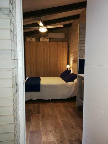 Caba�a De Madera Junto Al Lago Las Jaras