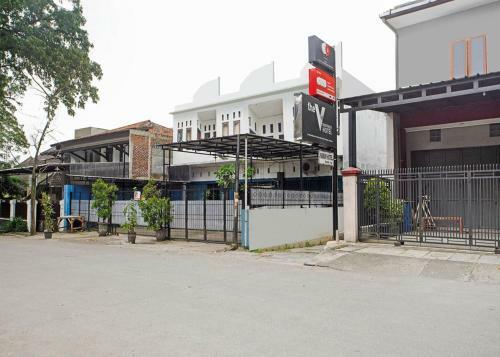 Oyo 2554 Hotel Arimbi Lama Dewi Sartika