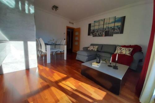 Apartamento Piso C�ntrico Con Piscina,parking Y Jacuzzi