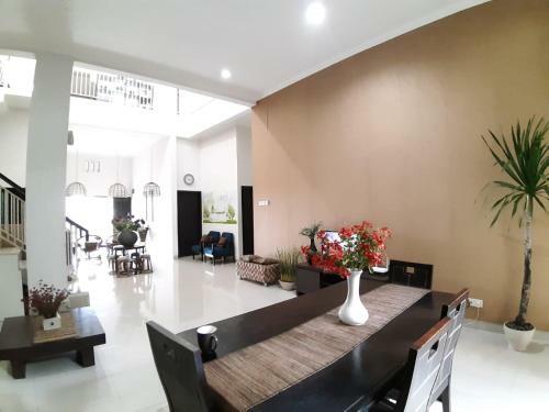 Villa Padasuka Raisa