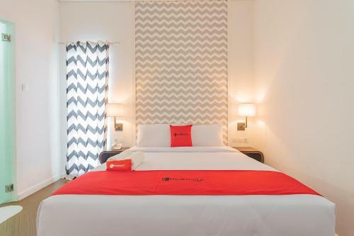 Reddoorz Premium @ Hotel Hebat