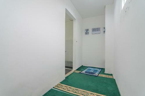 Reddoorz Premium @ Hotel Hebat