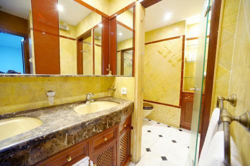 Bed & Breakfast San Basilio�s Red House