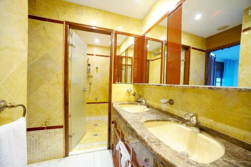 Bed & Breakfast San Basilio�s Red House