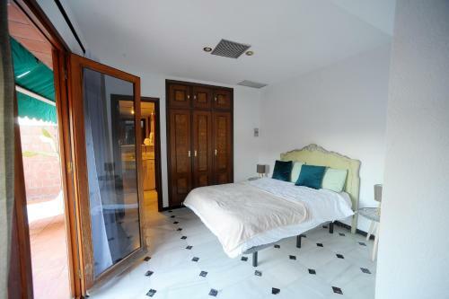 Bed & Breakfast San Basilio�s Red House