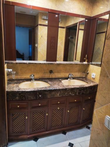 Bed & Breakfast San Basilio�s Red House