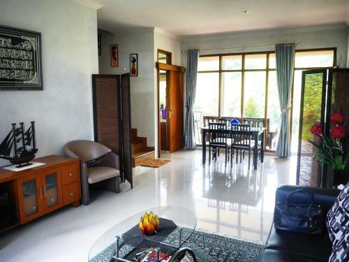 Wiltshire 1 Dago Pakar - Hillside Villa Max 10 Orang