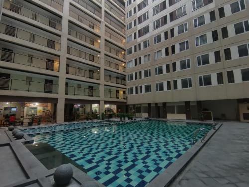 Cari 002 Emerald Tower Apartment