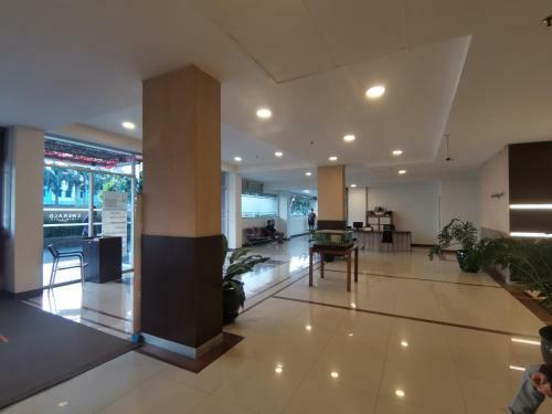 Cari 002 Emerald Tower Apartment
