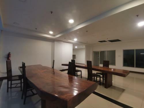 Cari 002 Emerald Tower Apartment
