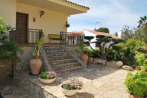 Sunny Holiday Home