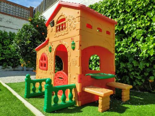 Apartamento Casa Con Jard�n Privado de 300m2 Y Piscina