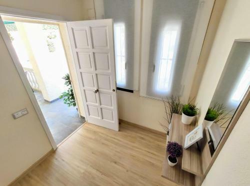 Apartamento Casa Con Jard�n Privado de 300m2 Y Piscina