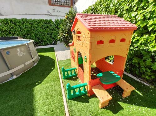 Apartamento Casa Con Jard�n Privado de 300m2 Y Piscina