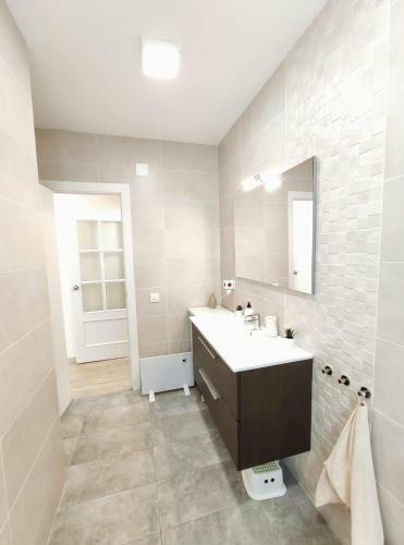 Apartamento Casa Con Jard�n Privado de 300m2 Y Piscina