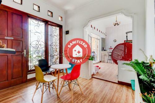 Hotel Oyo 90712 Wisma Acidalia