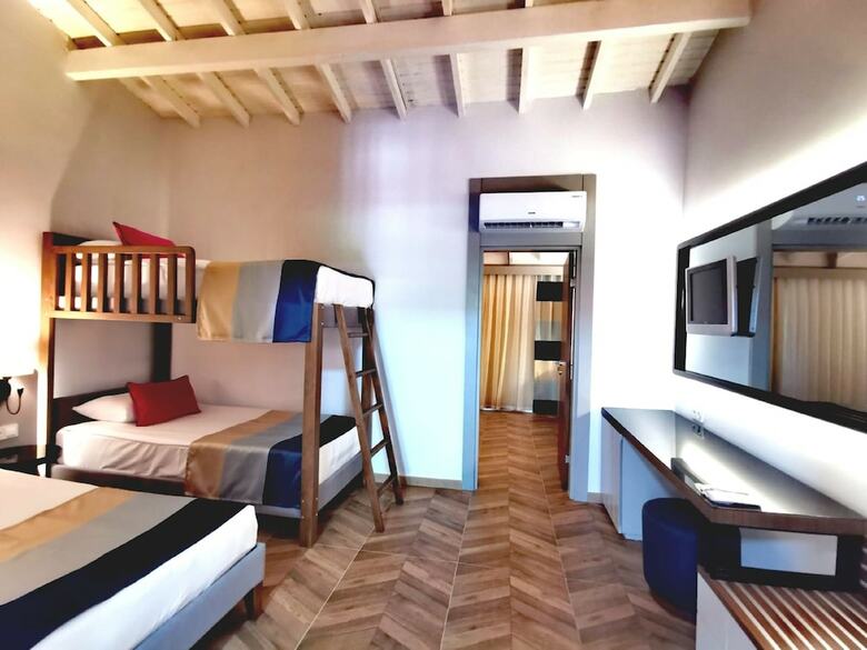 Hotel Crystal Flora Beach Resort