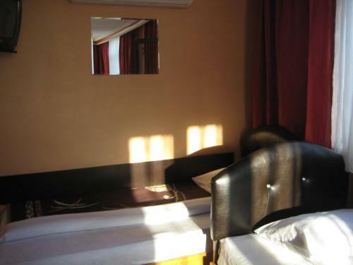 Hostal Hotel Necmi
