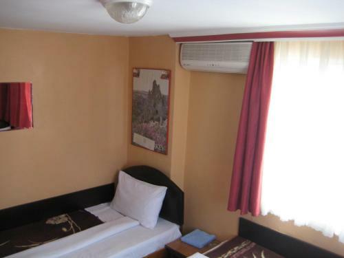 Hostal Hotel Necmi