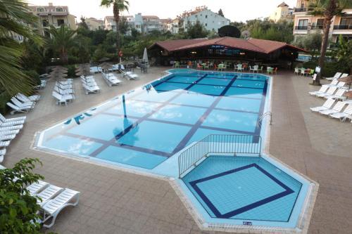 Club Turquoise Apart