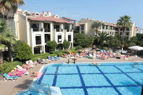 Club Turquoise Apart