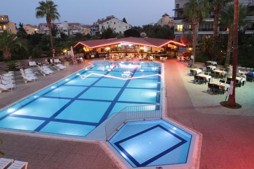 Club Turquoise Apart