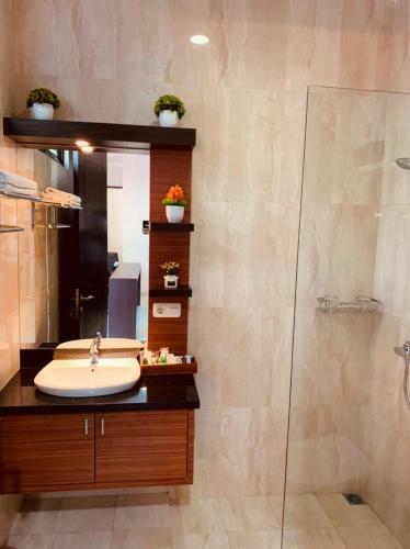 Villa Platinum Setrasari Guest House 5br Private Pool Bandung