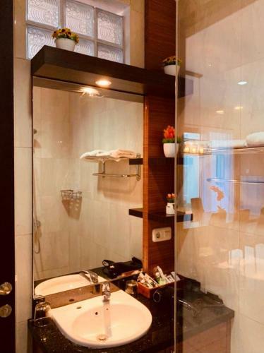 Villa Platinum Setrasari Guest House 5br Private Pool Bandung
