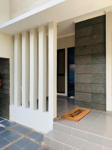 Villa Platinum Setrasari Guest House 5br Private Pool Bandung
