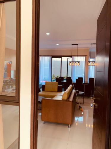 Villa Platinum Setrasari Guest House 5br Private Pool Bandung