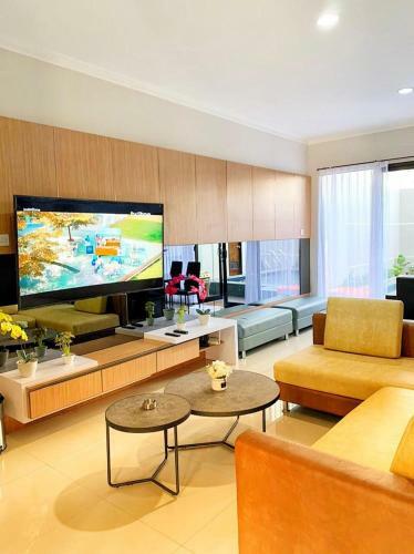 Villa Platinum Setrasari Guest House 5br Private Pool Bandung