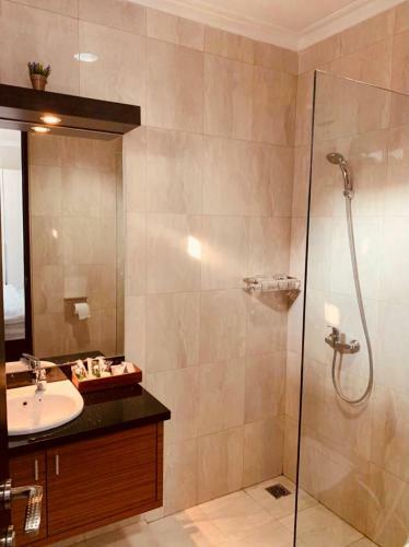 Villa Platinum Setrasari Guest House 5br Private Pool Bandung
