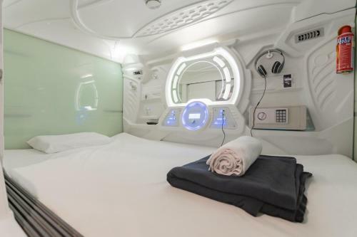 On The Go Capsule Hotel Redpartner