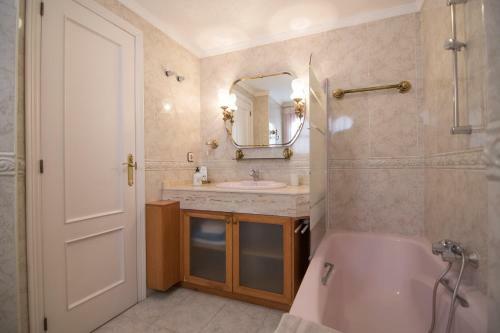 Tuguest Villas Blancas