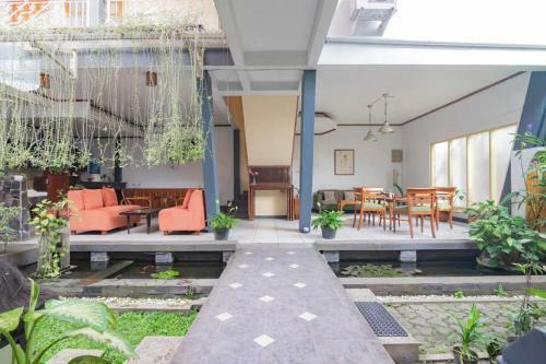 Urbanview Hotel Rumah Asri Bandung
