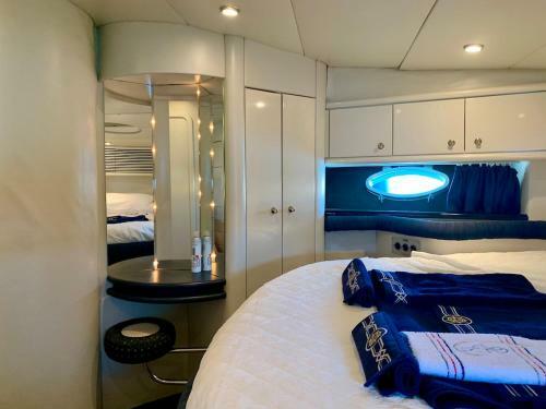Yacht 18m Sunseeker In Mallorca