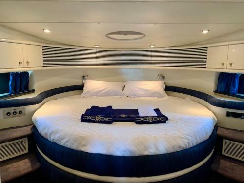 Yacht 18m Sunseeker In Mallorca