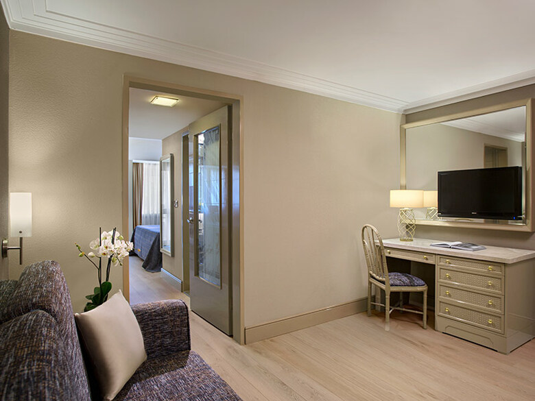 Hotel Renaissance Antalya Beach Resort & Spa