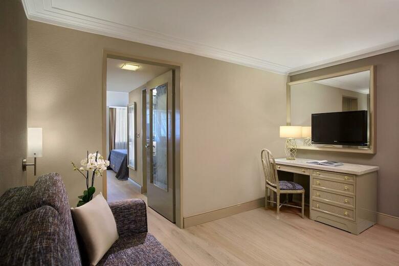 Hotel Renaissance Antalya Beach Resort & Spa