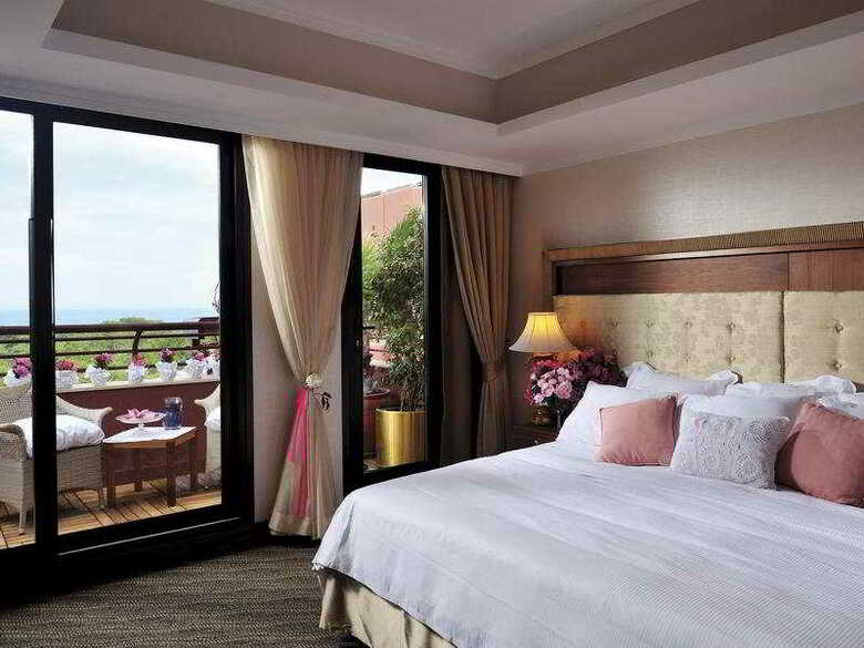 Hotel Renaissance Antalya Beach Resort & Spa