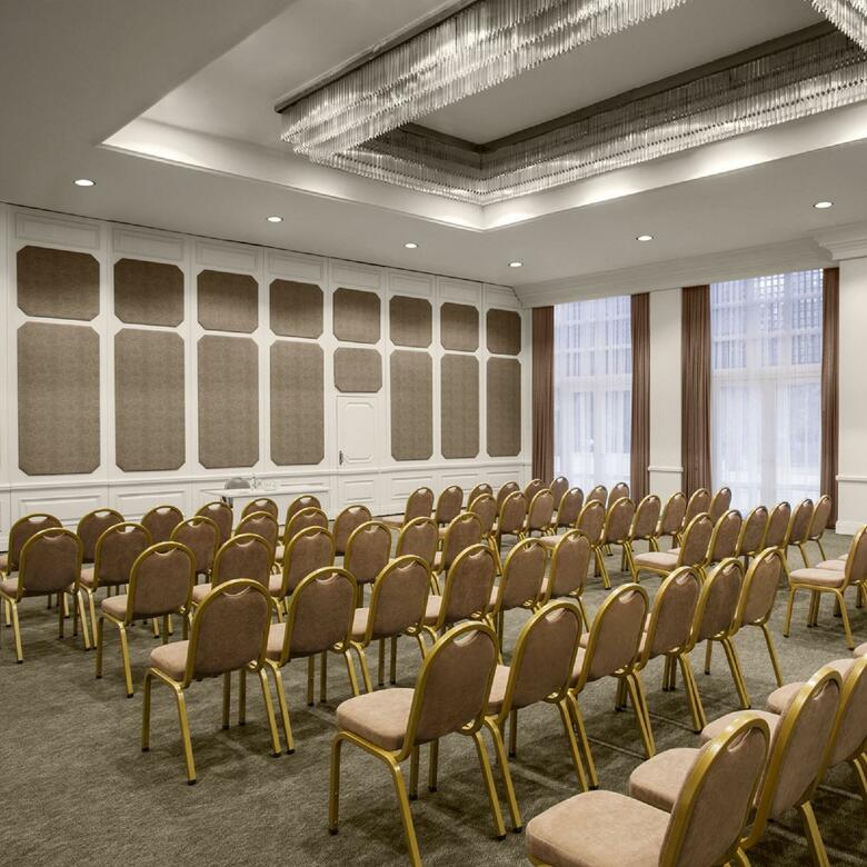 Hotel Renaissance Antalya Beach Resort & Spa