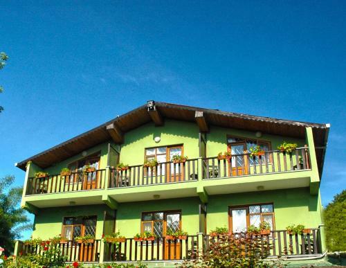 Hostal Piccolo Mondo Hotel