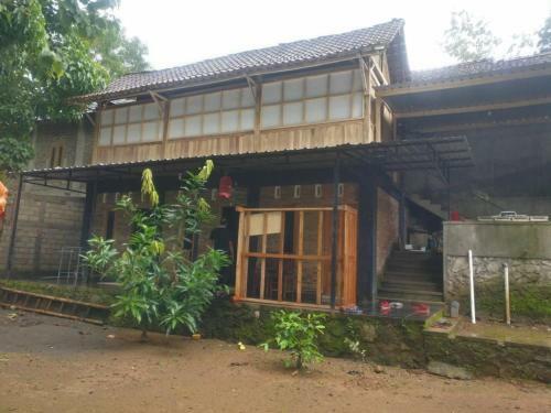 Albergue Homestay Kurnia