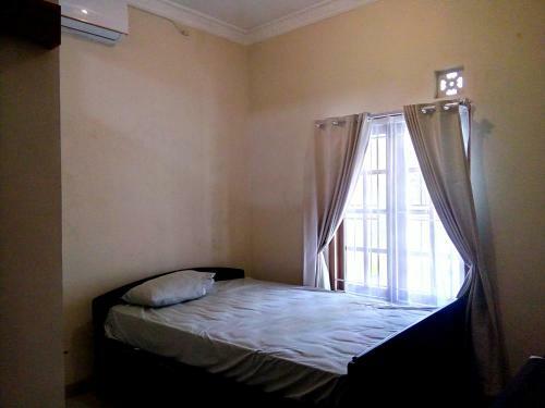Hostal D'topadan Guest House