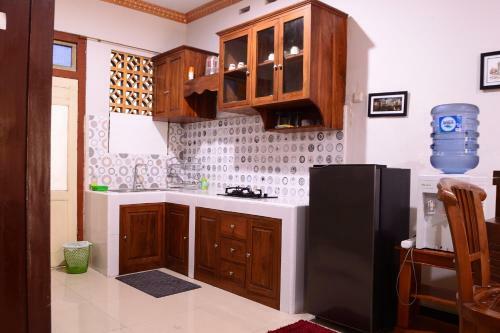 Hostal D'topadan Guest House