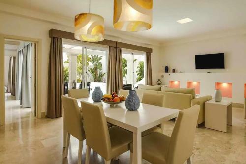 Priv� Royal Villa Bahiazul