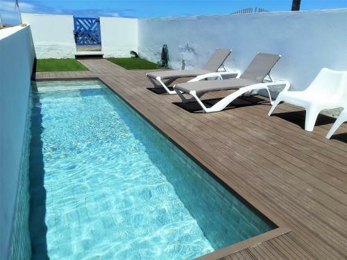 Blue Breeze House With Pool Facing Sea