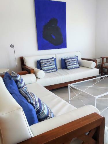 Blue Breeze House With Pool Facing Sea