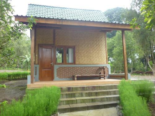 1911 Cottage & Villa