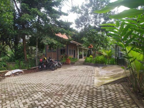 Bed & Breakfast Kelapa Gading Villas